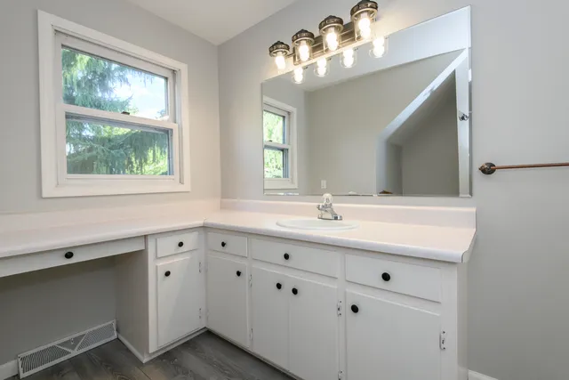 $699,900 | N79W33915 Petersen Road, Oconomowoc, WI 53066