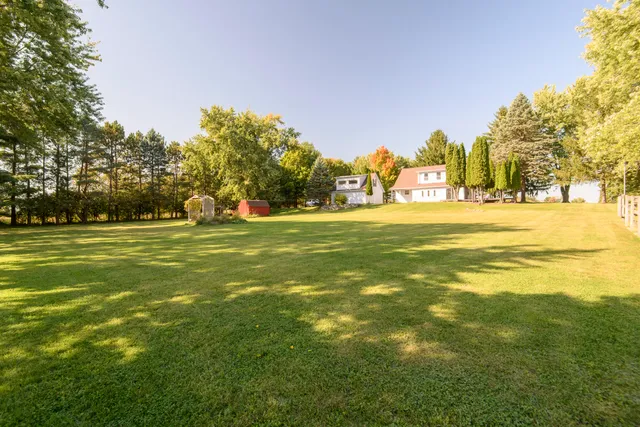 $699,900 | N79W33915 Petersen Road, Oconomowoc, WI 53066