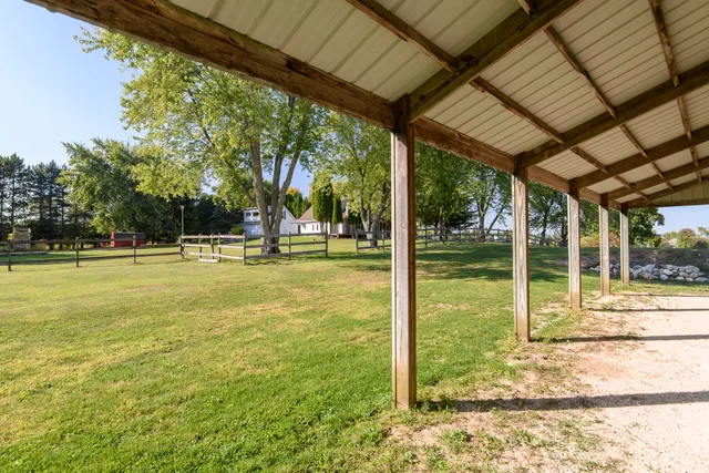 $699,900 | N79W33915 Petersen Road, Oconomowoc, WI 53066