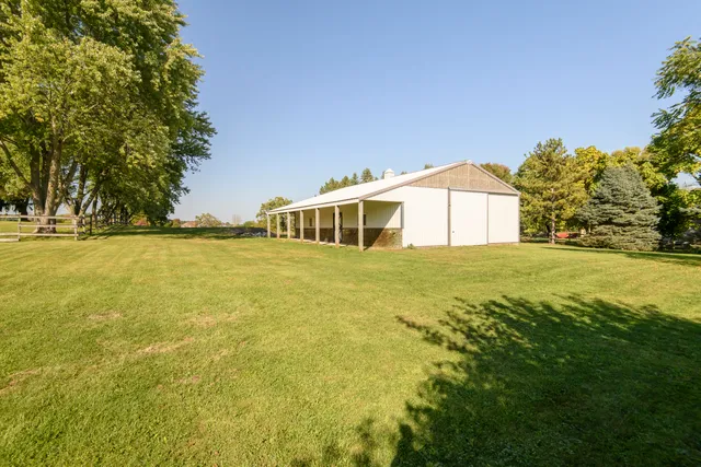 $699,900 | N79W33915 Petersen Road, Oconomowoc, WI 53066