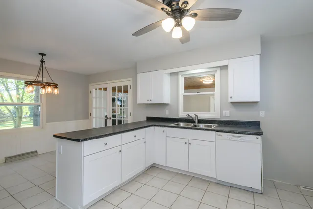 $699,900 | N79W33915 Petersen Road, Oconomowoc, WI 53066