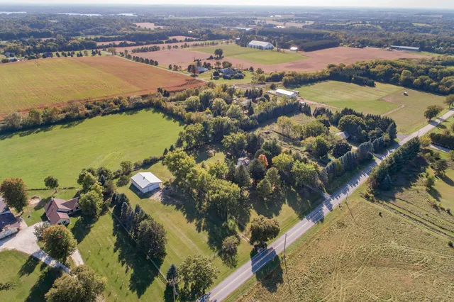 $699,900 | N79W33915 Petersen Road, Oconomowoc, WI 53066