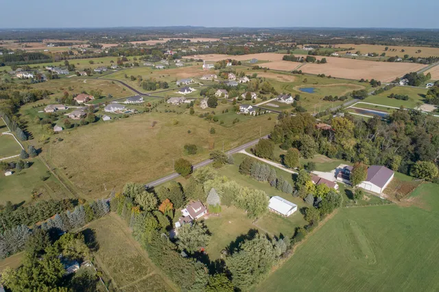 $699,900 | N79W33915 Petersen Road, Oconomowoc, WI 53066