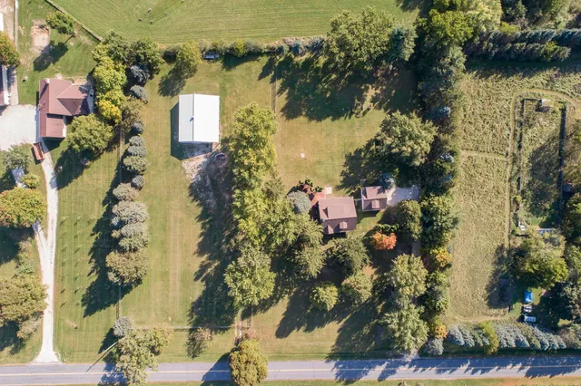 $699,900 | N79W33915 Petersen Road, Oconomowoc, WI 53066