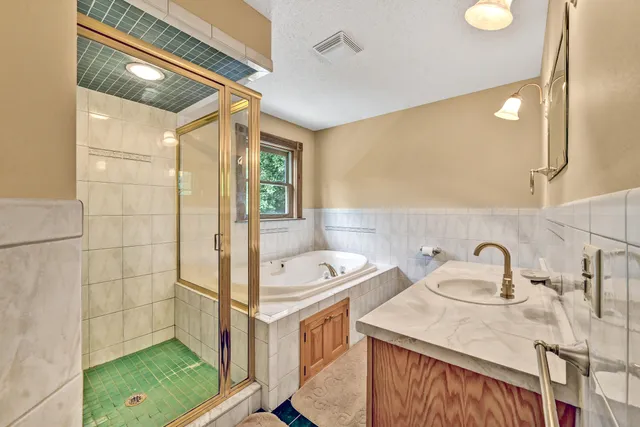 $699,750 | 286 Pond Road, Wayne, ME 04284