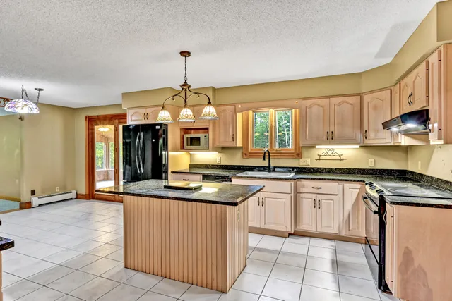 $699,750 | 286 Pond Road, Wayne, ME 04284