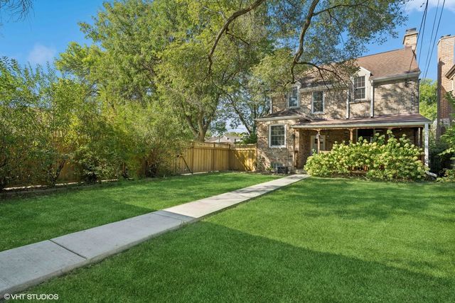 a view of a house with a big yard