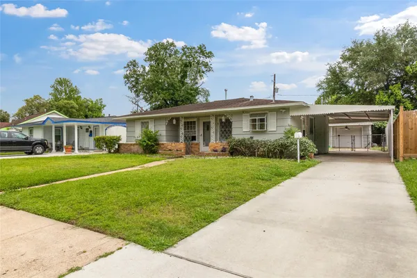a view of house that has a yard