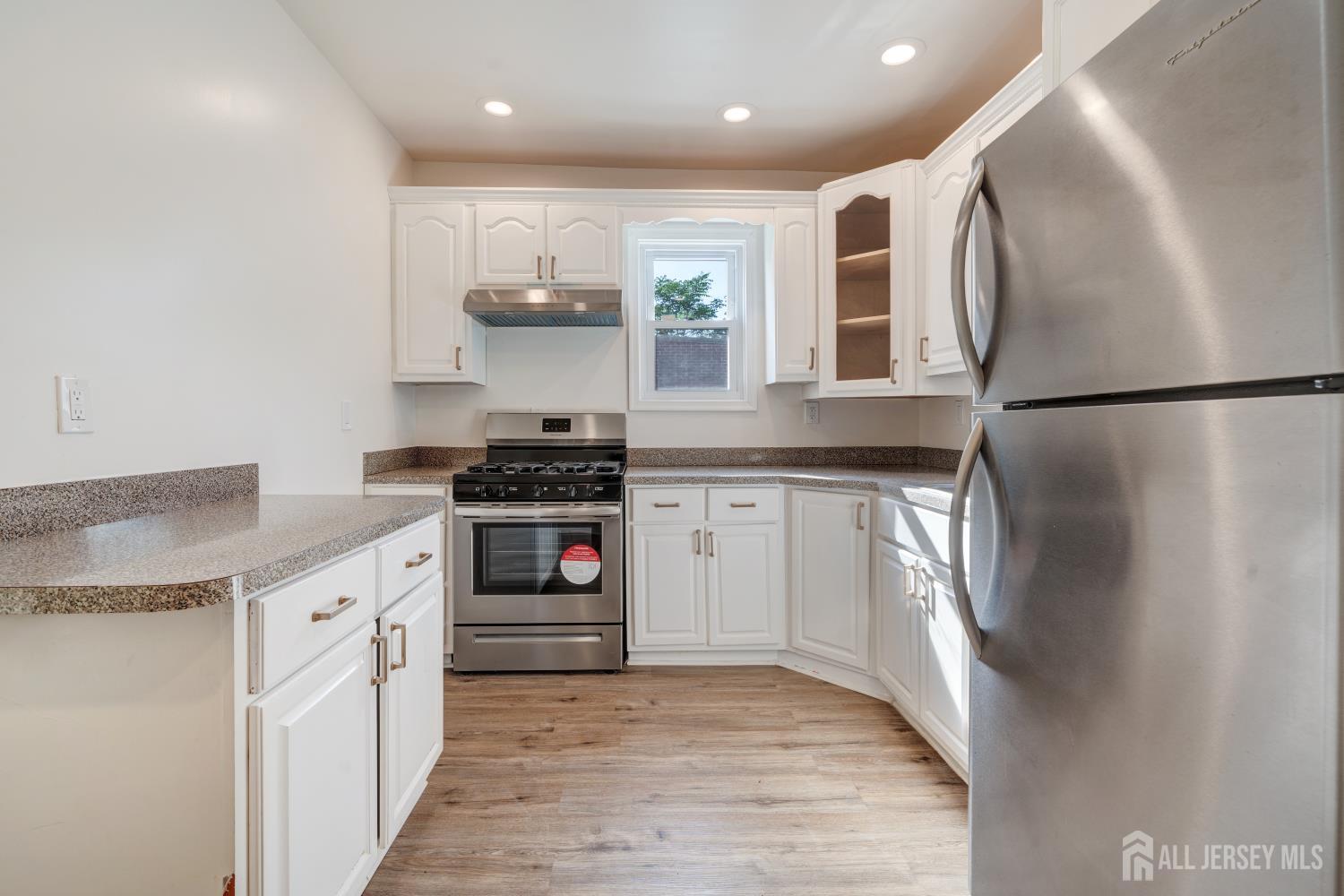 360 Alpine Street Perth Amboy, NJ 08861 - Photo 3 of 10