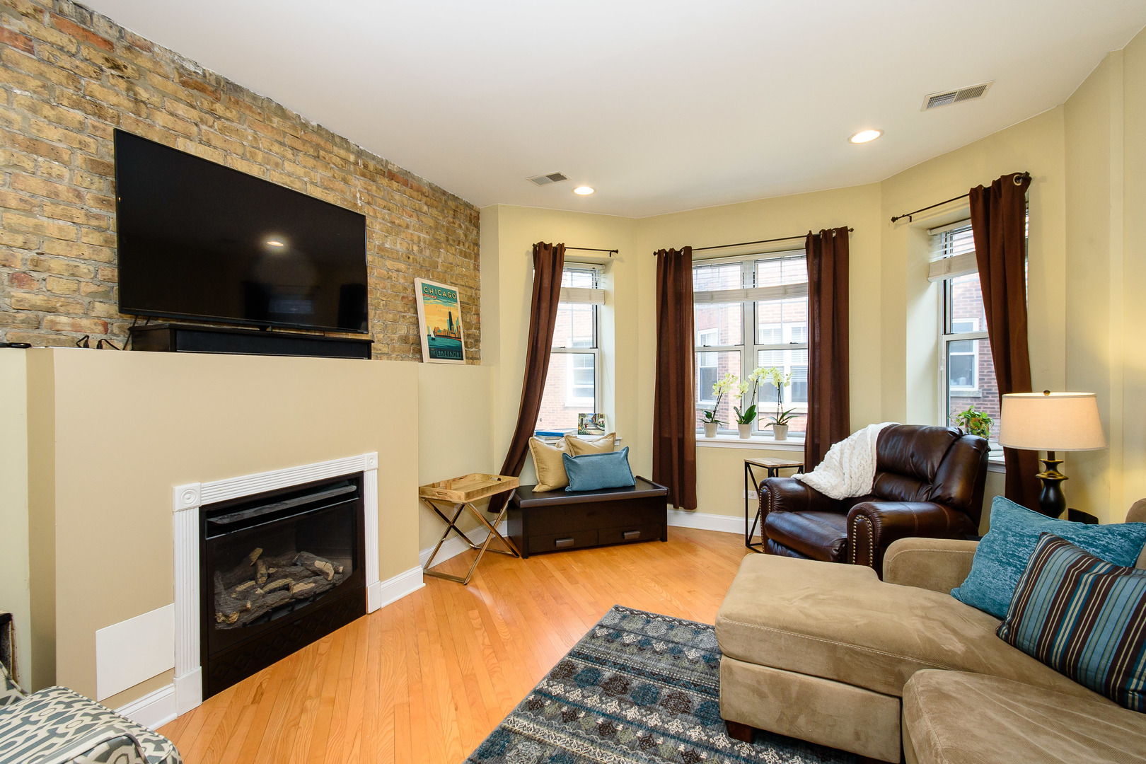5882 North Ridge Avenue, Unit 2 Chicago, IL 60660 - Photo 3 of 22