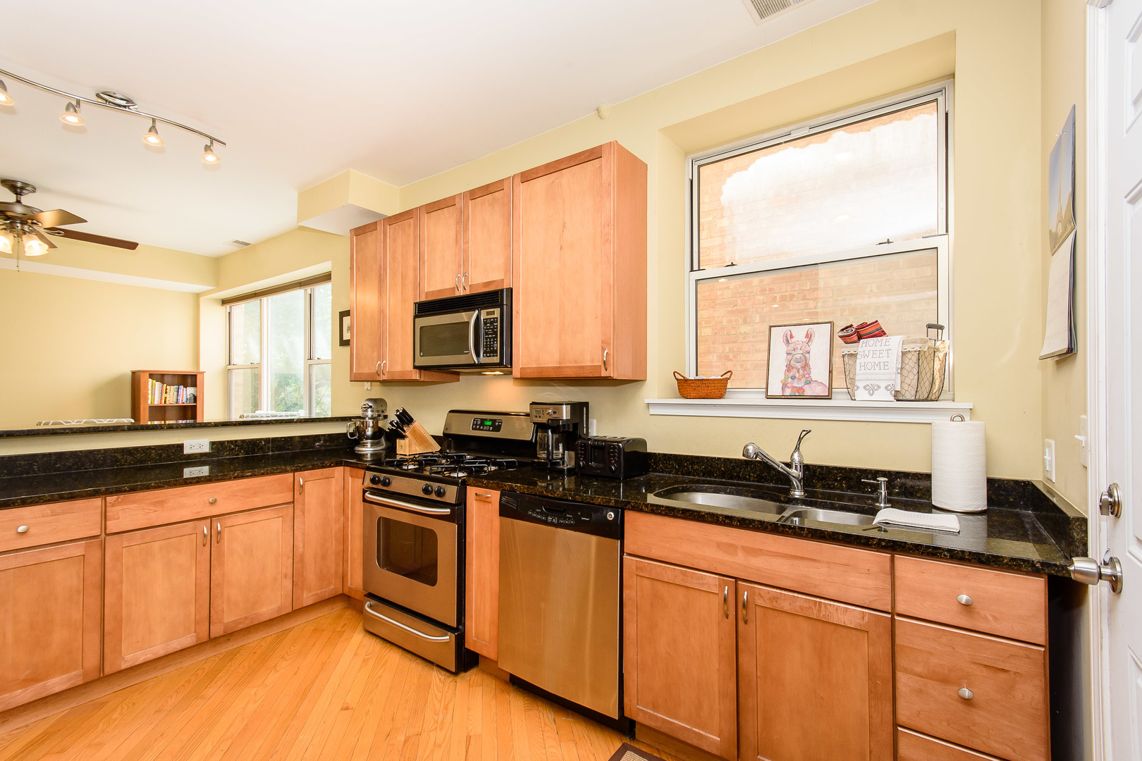 5882 North Ridge Avenue, Unit 2 Chicago, IL 60660 - Photo 6 of 22
