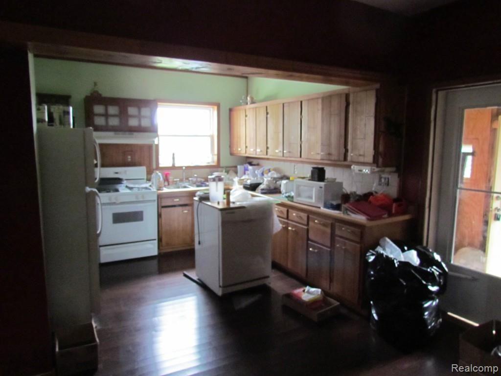 1275 East Snover Road Deckerville, MI 48427 - Photo 3 of 11