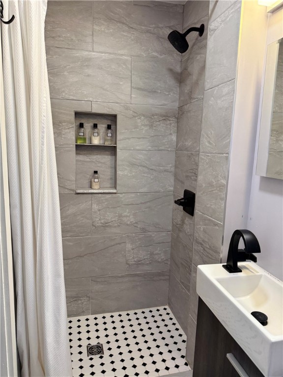 11 Cedar Street Oneonta, NY 13820 - Photo 22 of 42 Fully renovated ensuite 3/4 Bath