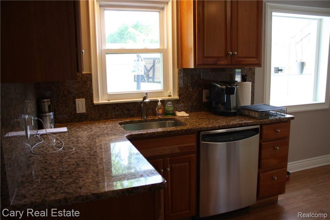 2275 Oxford Road Berkley, MI 48072 - Photo 7 of 40 IMG_4372.JPG