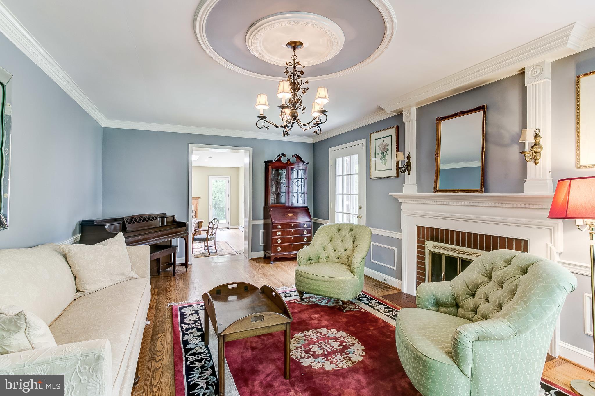 213 Upnor Road Baltimore, MD 21212 - Photo 4 of 39 Living Room