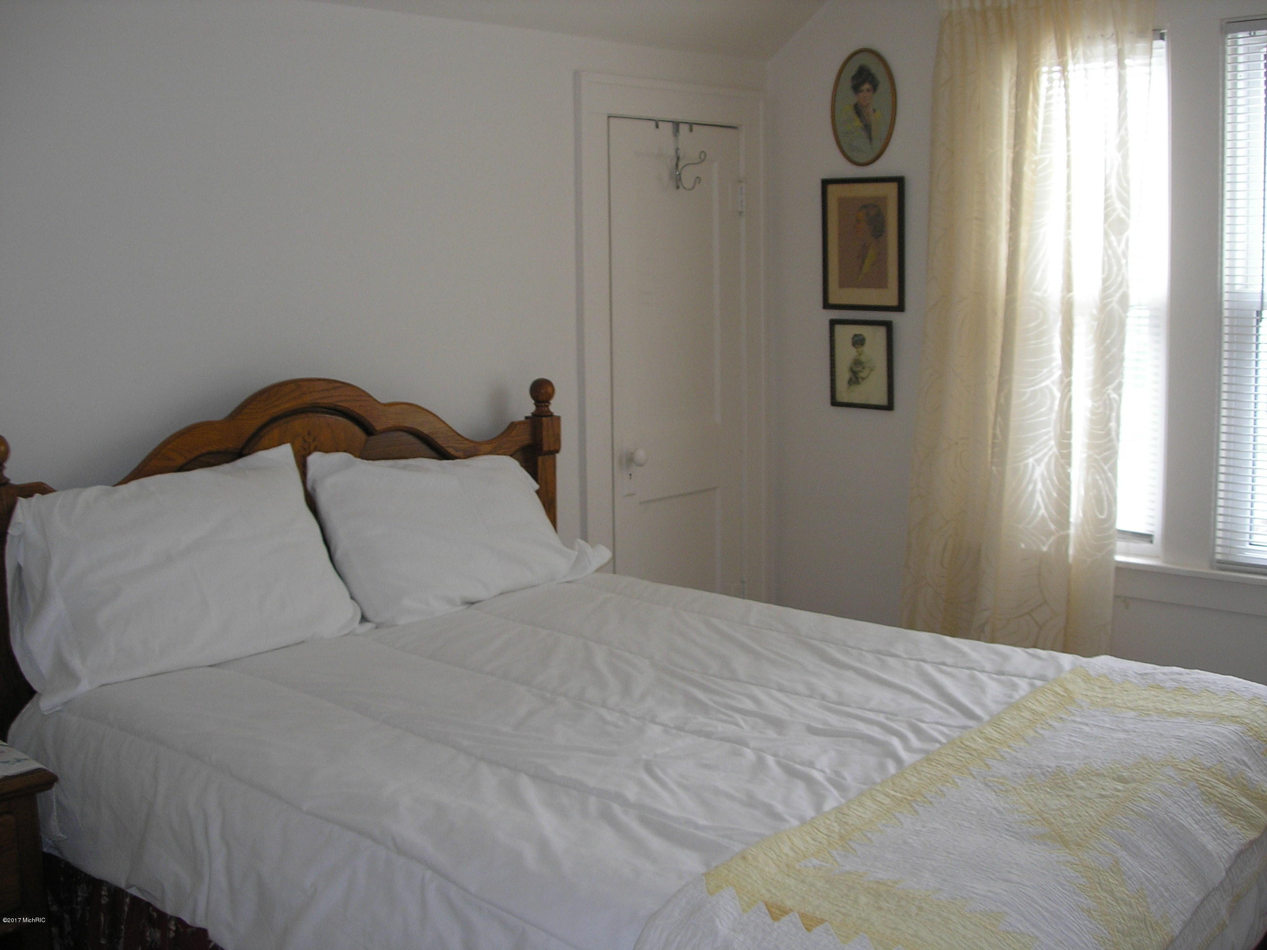 705 Elm Street Three Rivers, MI 49093 - Photo 20 of 35 705 Elm St 004
