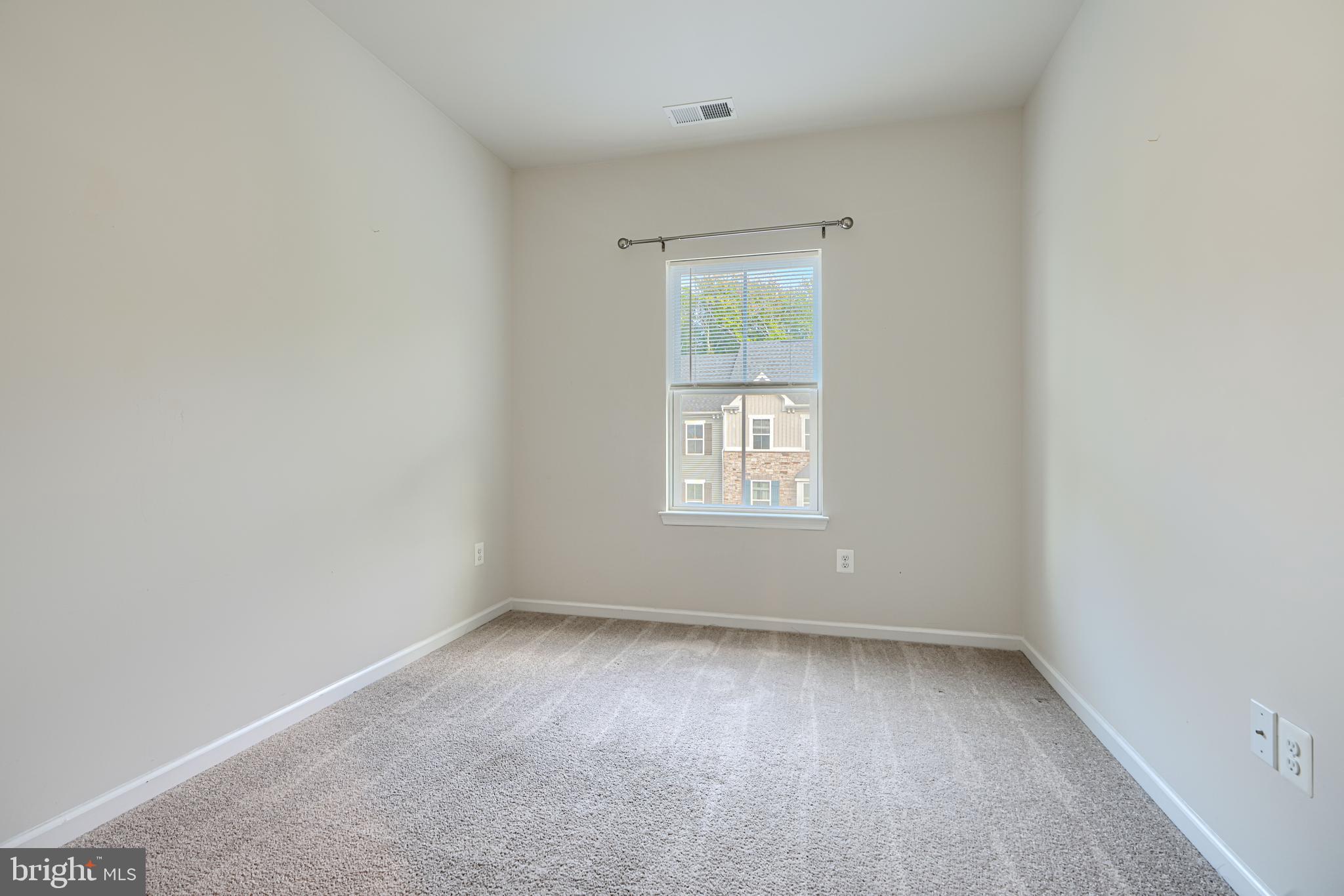 2824 Shaws Road Sparrows Point, MD 21219 - Photo 28 of 61 an empty room with a window