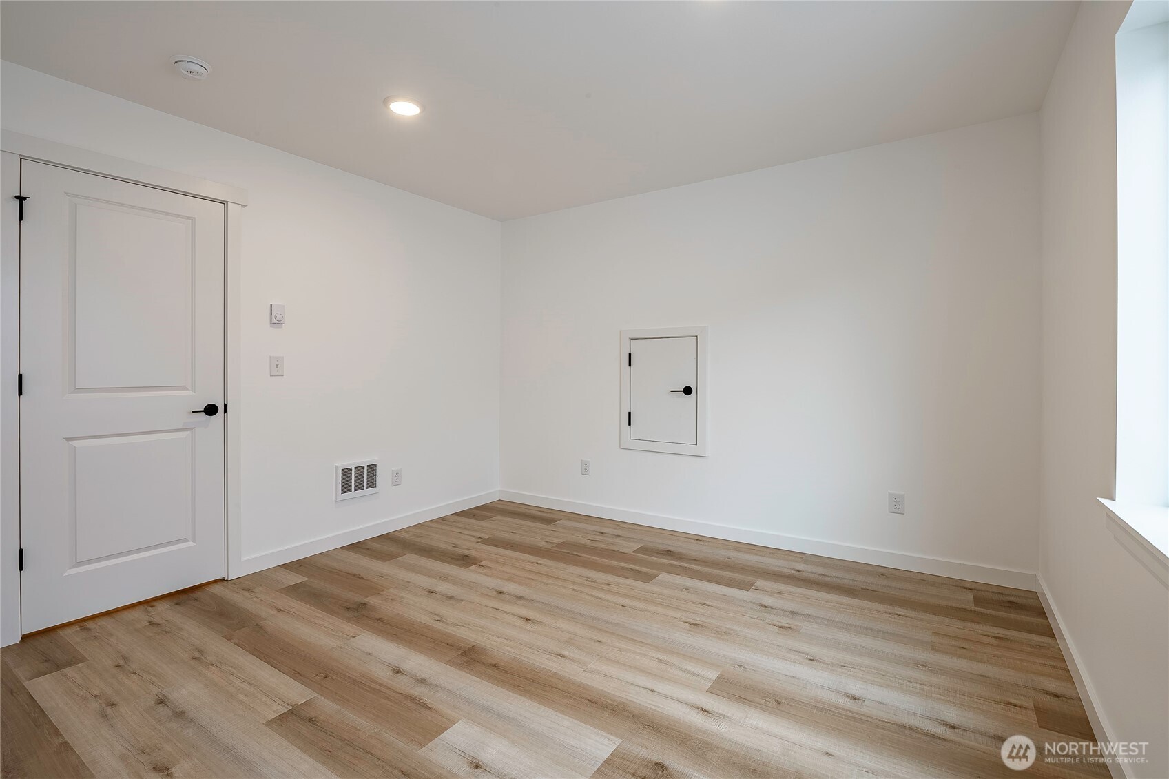 2999 Cedar View Road Blaine, WA 98230 - Photo 27 of 37 wooden floor in an empty room