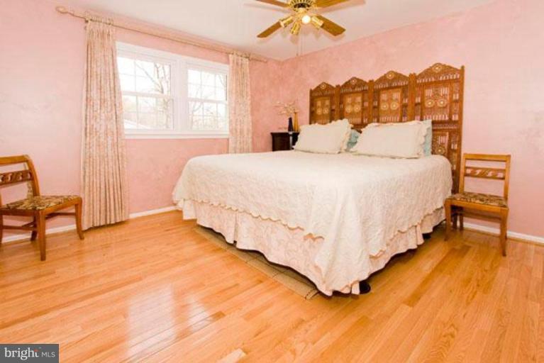 6940 Spaniel Road Springfield, VA 22153 - Photo 11 of 21 Large Master bedroom.