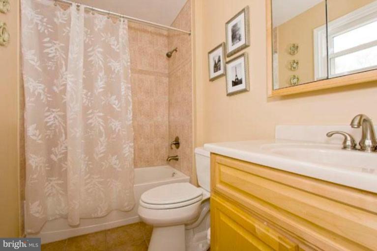 6940 Spaniel Road Springfield, VA 22153 - Photo 12 of 21 Pretty master bath.
