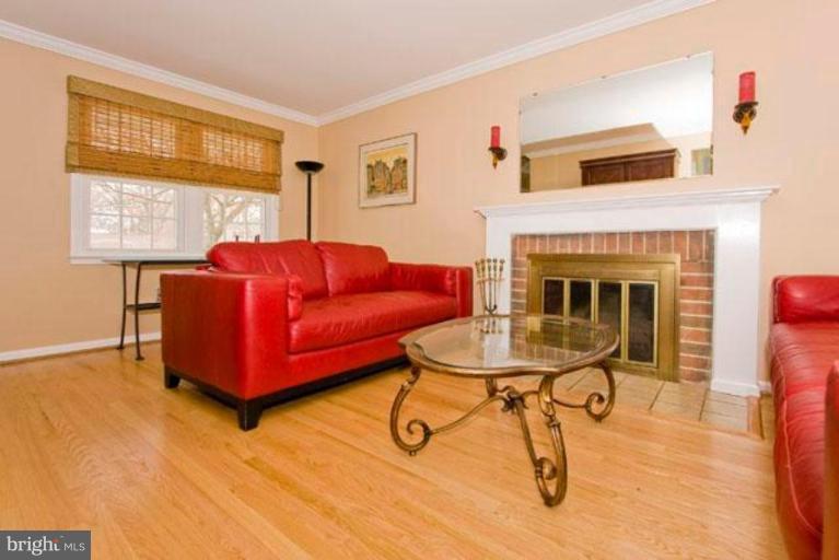 6940 Spaniel Road Springfield, VA 22153 - Photo 5 of 21 East side of living room.
