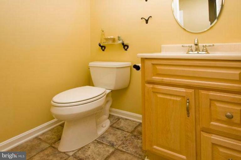 6940 Spaniel Road Springfield, VA 22153 - Photo 10 of 21 Powder room, on main.