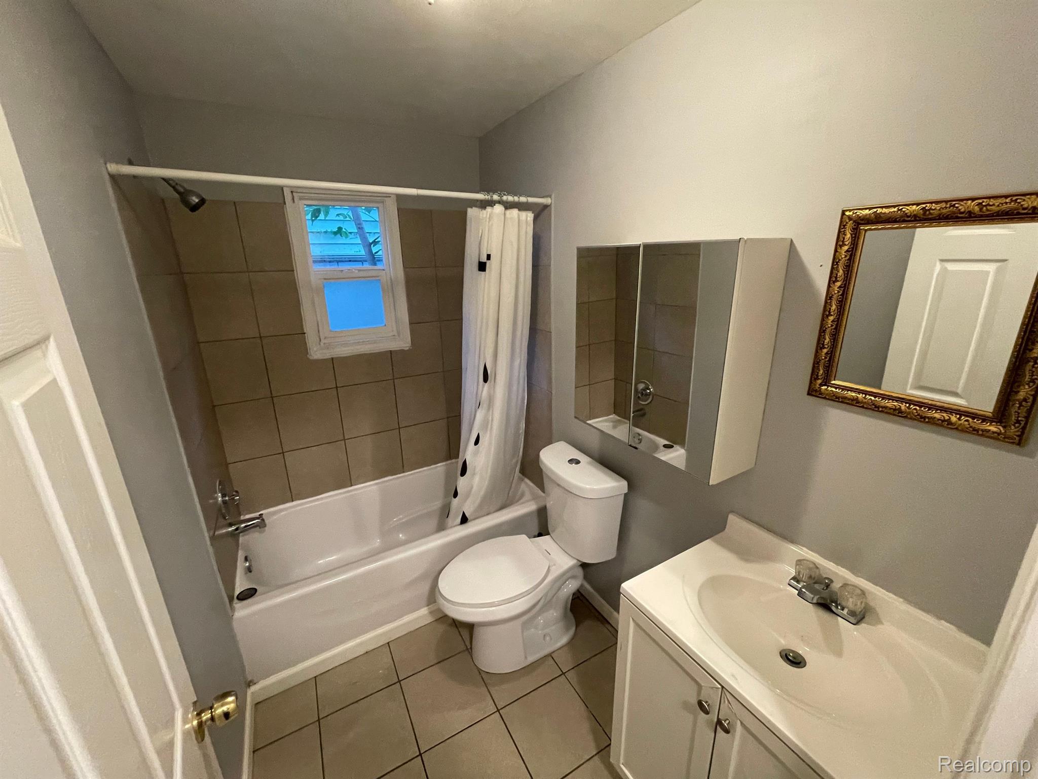 20956 Rensselaer Street Farmington, MI 48336 - Photo 4 of 10