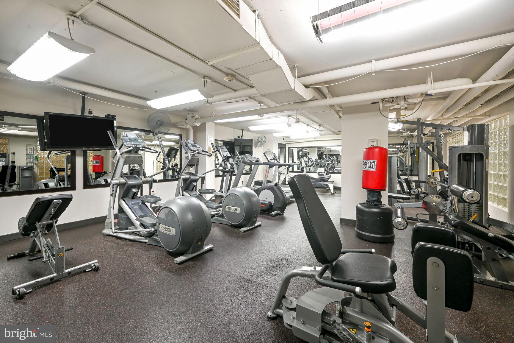 950 25th Street Northwest, Unit 408N Washington, DC 20037 - Photo 4 of 31