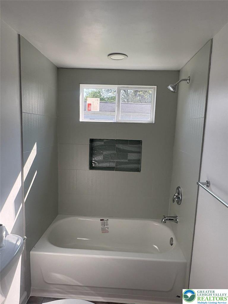 3449 Franklin Square Northampton, PA 18067 - Photo 17 of 20 a bathroom with a bathtub and a window