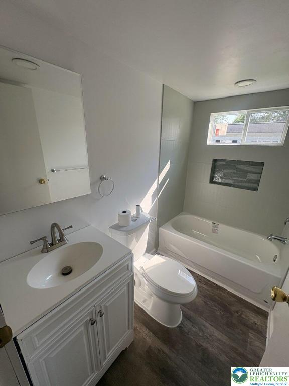 3449 Franklin Square Northampton, PA 18067 - Photo 18 of 20 a bathroom with a sink a toilet and a bathtub