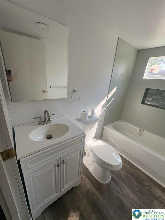 3449 Franklin Square Northampton, PA 18067 - Photo 19 of 20 a bathroom with a toilet sink and mirror