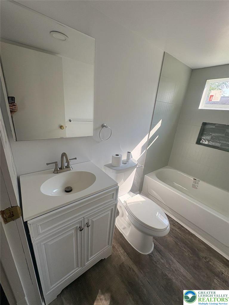 3449 Franklin Square Northampton, PA 18067 - Photo 19 of 20 a bathroom with a toilet sink and mirror