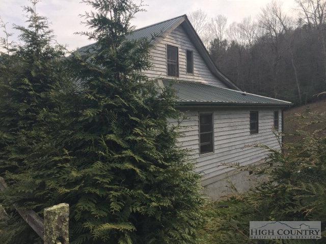 275 Parker Road Creston, NC 28615 - Photo 22 of 31 a backyard of a house with lots of green space