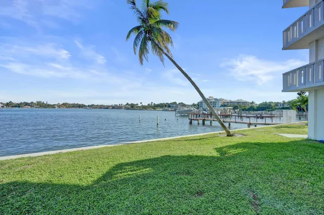 $289,000 | 231 East Lantana Road, Unit 204, Lantana, FL 33462