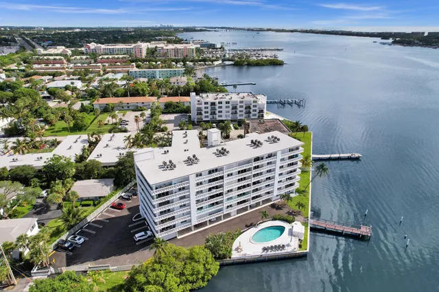 $289,000 | 231 East Lantana Road, Unit 204, Lantana, FL 33462