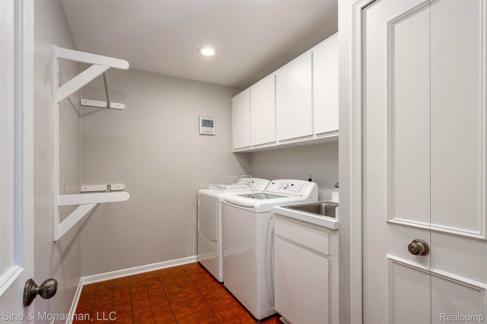 96 Lewiston Road Grosse Pointe, MI 48236 - Photo 25 of 76 96 Lewiston Int S025.jpg