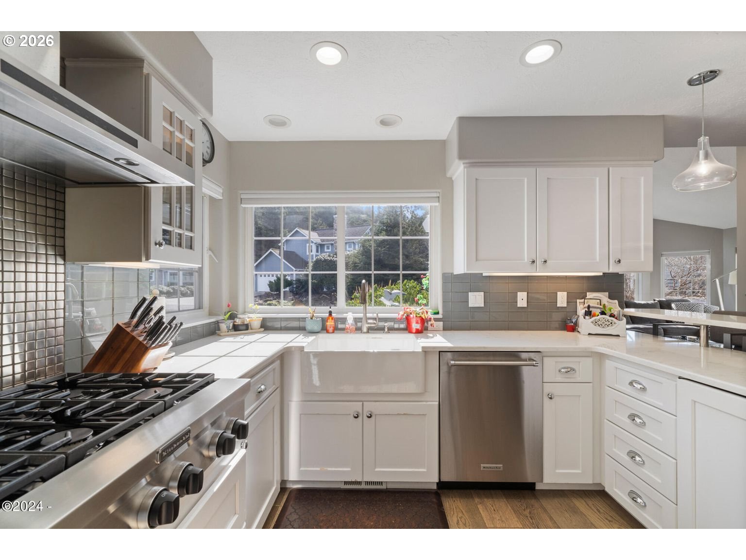 465 Edgewater Depoe Bay, OR 97341 - Photo 11 of 48 a kitchen with a stove and a sink