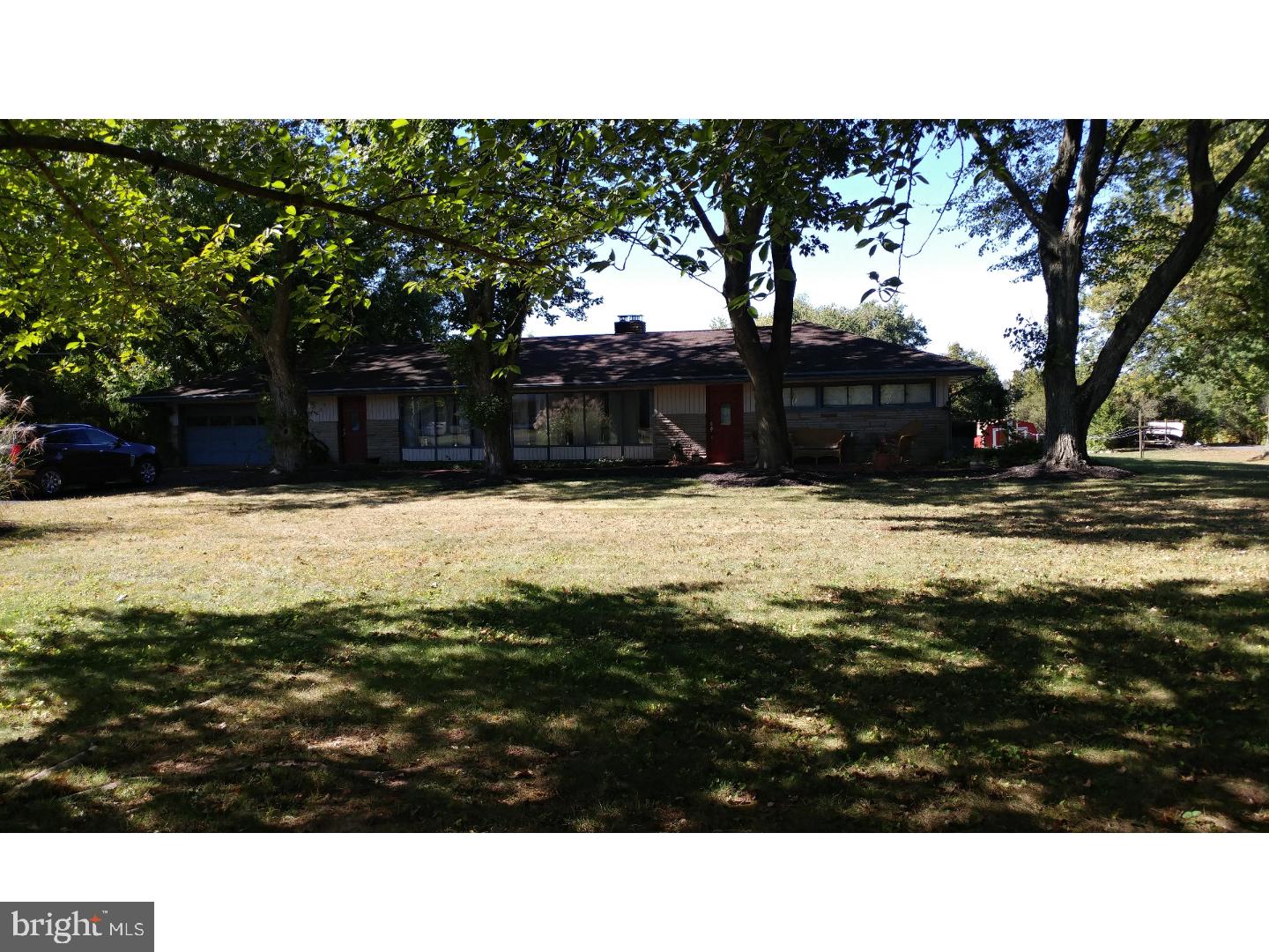 527 Fairhill Road Hatfield, PA 19440 - Photo 2 of 7 Front Yard