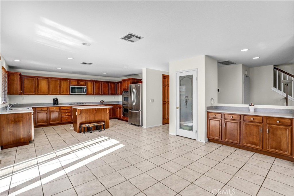 11343 Fulbourn Court Rancho Cucamonga, CA 91730 - Photo 14 of 66 Kitchen