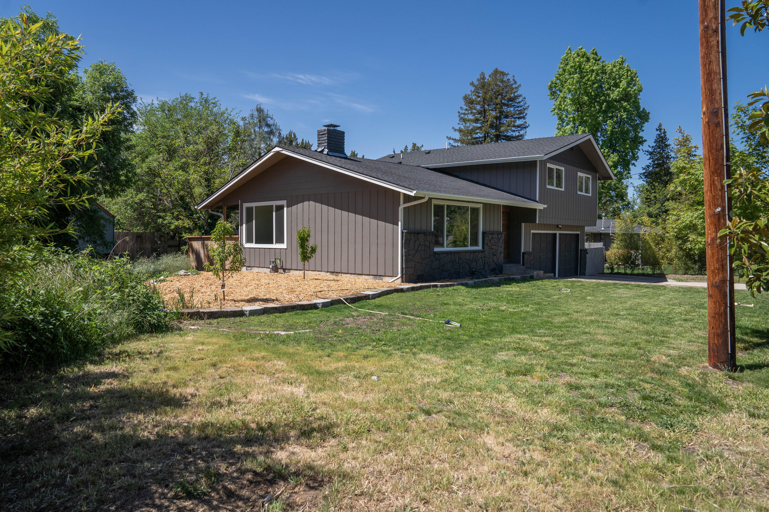 2250 Crestbrook Road Medford, OR 97504 - Photo 2 of 36 V&PNKCO-25