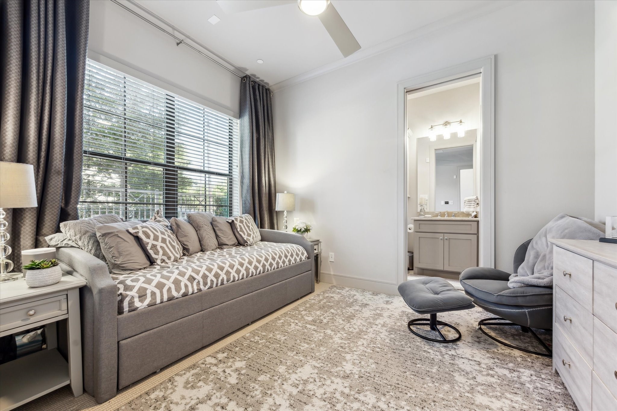 1840 Sul Ross Street, Unit C Houston, TX 77098 - Photo 4 of 32