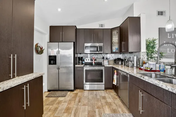 $4,200 | 691 Willow Grove Terrace, Davie, FL 33325