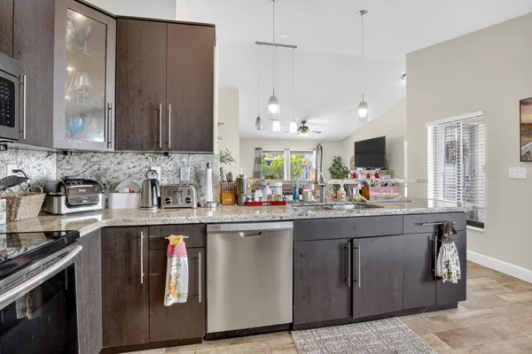 $4,200 | 691 Willow Grove Terrace, Davie, FL 33325