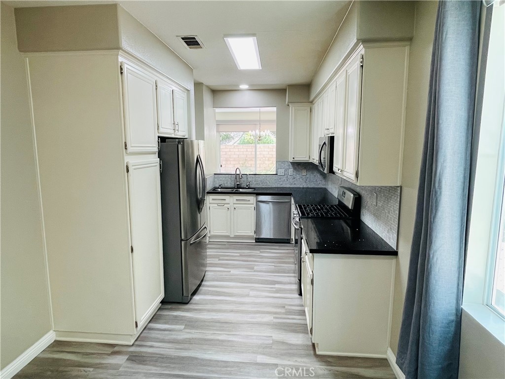 39246 Mango Bay, Unit D Murrieta, CA 92563 - Photo 12 of 44