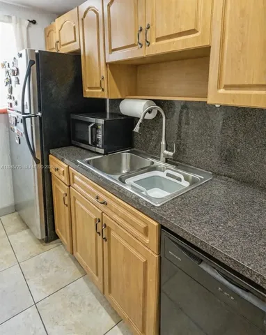 $2,850 | 235 Antilla Avenue, Unit 12, Coral Gables, FL 33134