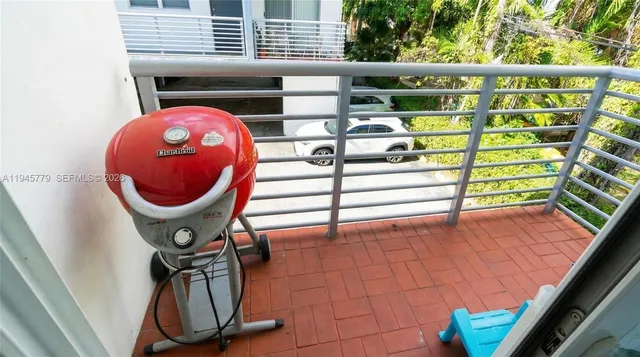 $2,850 | 235 Antilla Avenue, Unit 12, Coral Gables, FL 33134