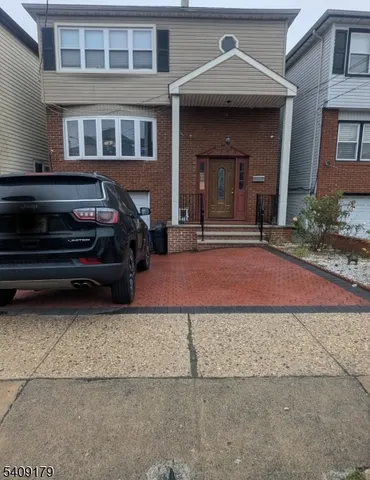 $2,300 | 12 Colonial Drive, Unit 2, Bayonne, NJ 07002