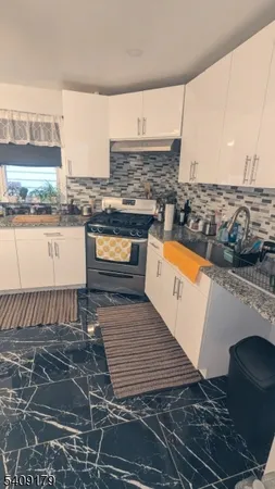 $2,300 | 12 Colonial Drive, Unit 2, Bayonne, NJ 07002