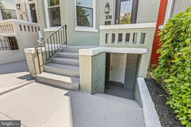 a view of a house with entryway and stairs