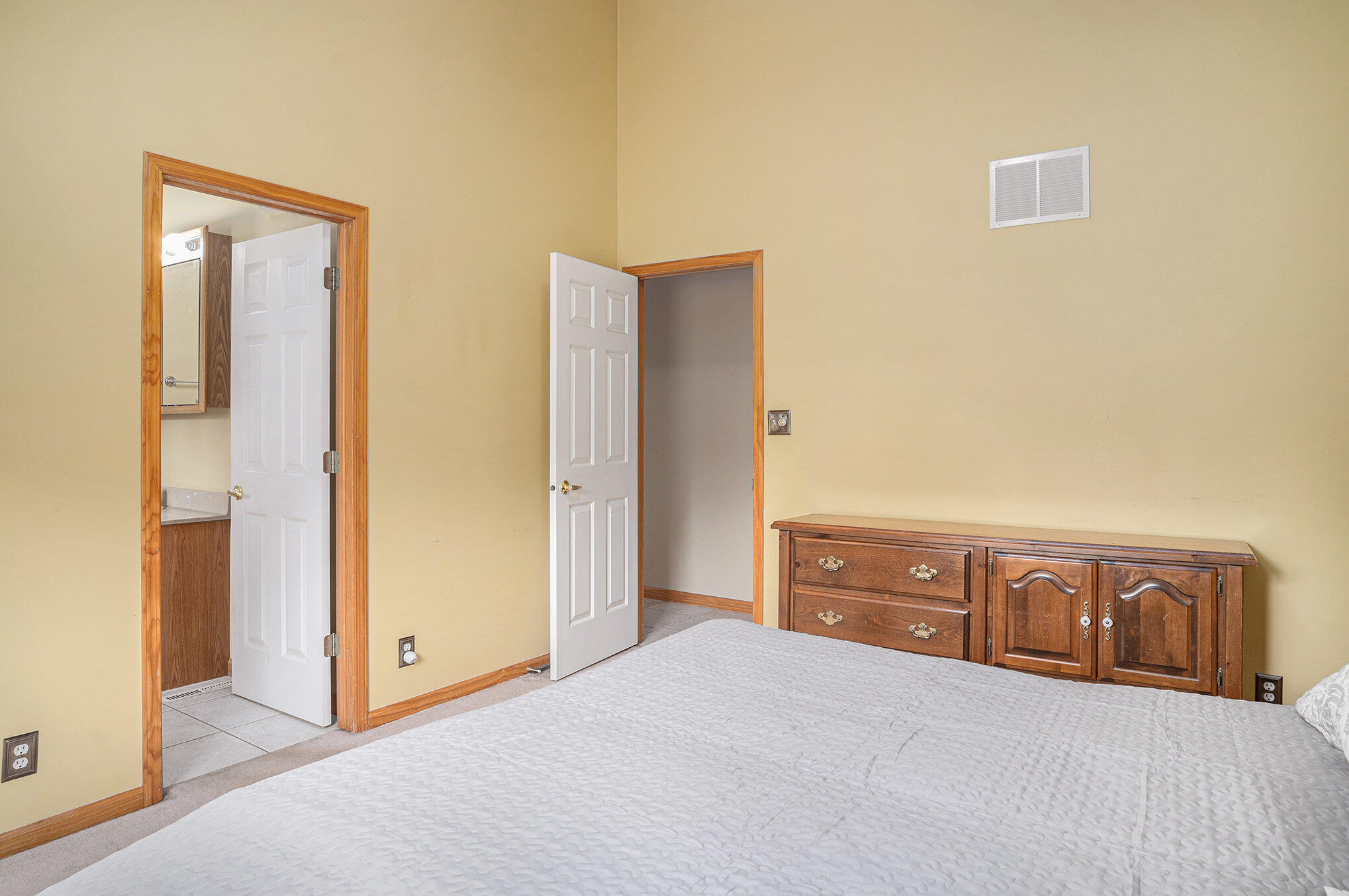 426 Chadwick Circle Valparaiso, IN 46385 - Photo 12 of 36 2038x1354